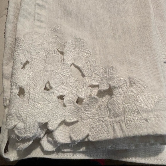 NOT YOUR DAUGHTER’S JEANS NYDJ Sz 6 Jeans Flower Cut Outs Hem Straight Leg - Picture 9 of 11